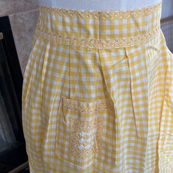Vintage Yellow Gingham
Handmade Tie Waist Apron - Picture 4 of 8